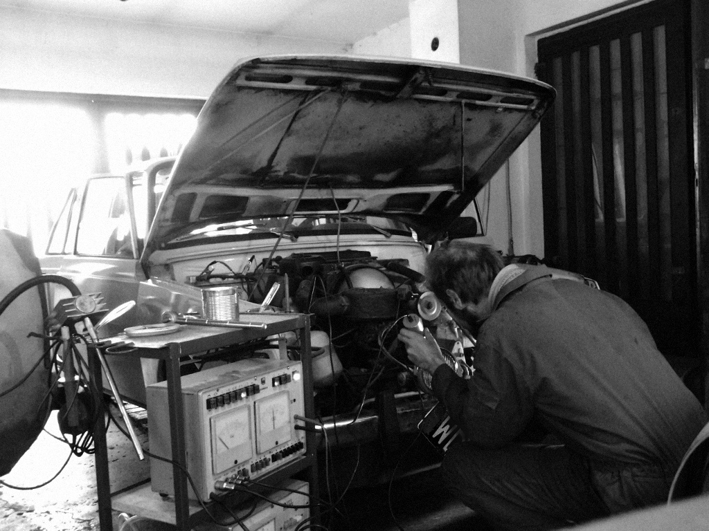 Ustawianie zapłonu
Racjonalna obsługa nowoczesnego samochodu, jakim jest Wartburg 353W wymaga nie tylko odpowiednich umiejętności, ale również odpowiedniego wyposażenia diagnostyczno serwisowego. 
Keywords: wartburg zapłon timing diagnoskop serwis kr8005